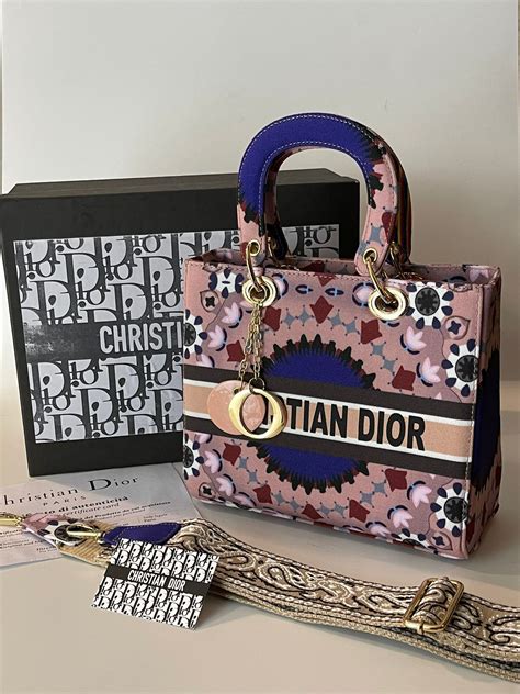 borsa lady dior indossata|La borsa Lady Dior di Meghan Markle per la moda .